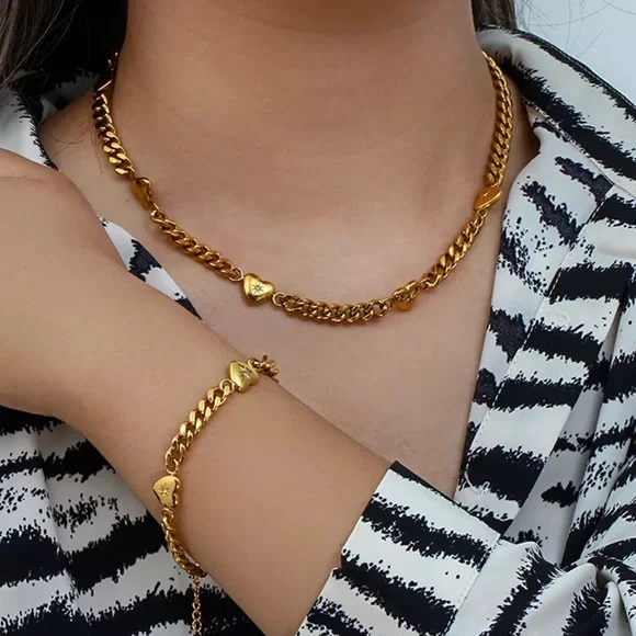 New 18K Gold Cuban Link Chain Heart Charm Bracelet - Picture 3 of 7